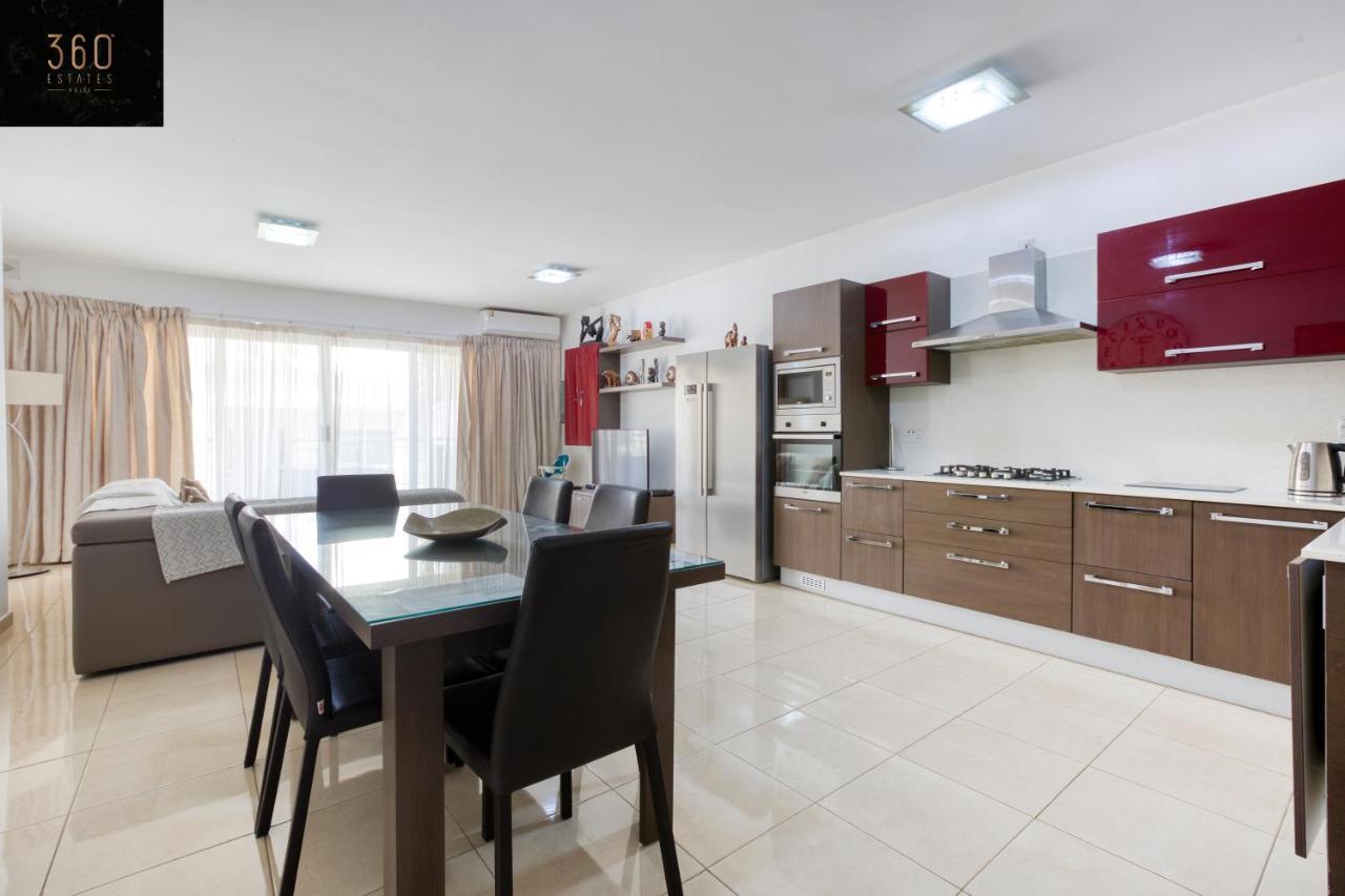 Charming Home Meters From The Seafront With Terrace By 360 Estates St. Paul's Bay Buitenkant foto