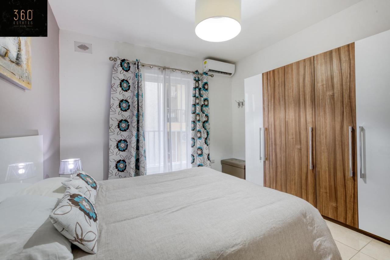 Charming Home Meters From The Seafront With Terrace By 360 Estates St. Paul's Bay Buitenkant foto