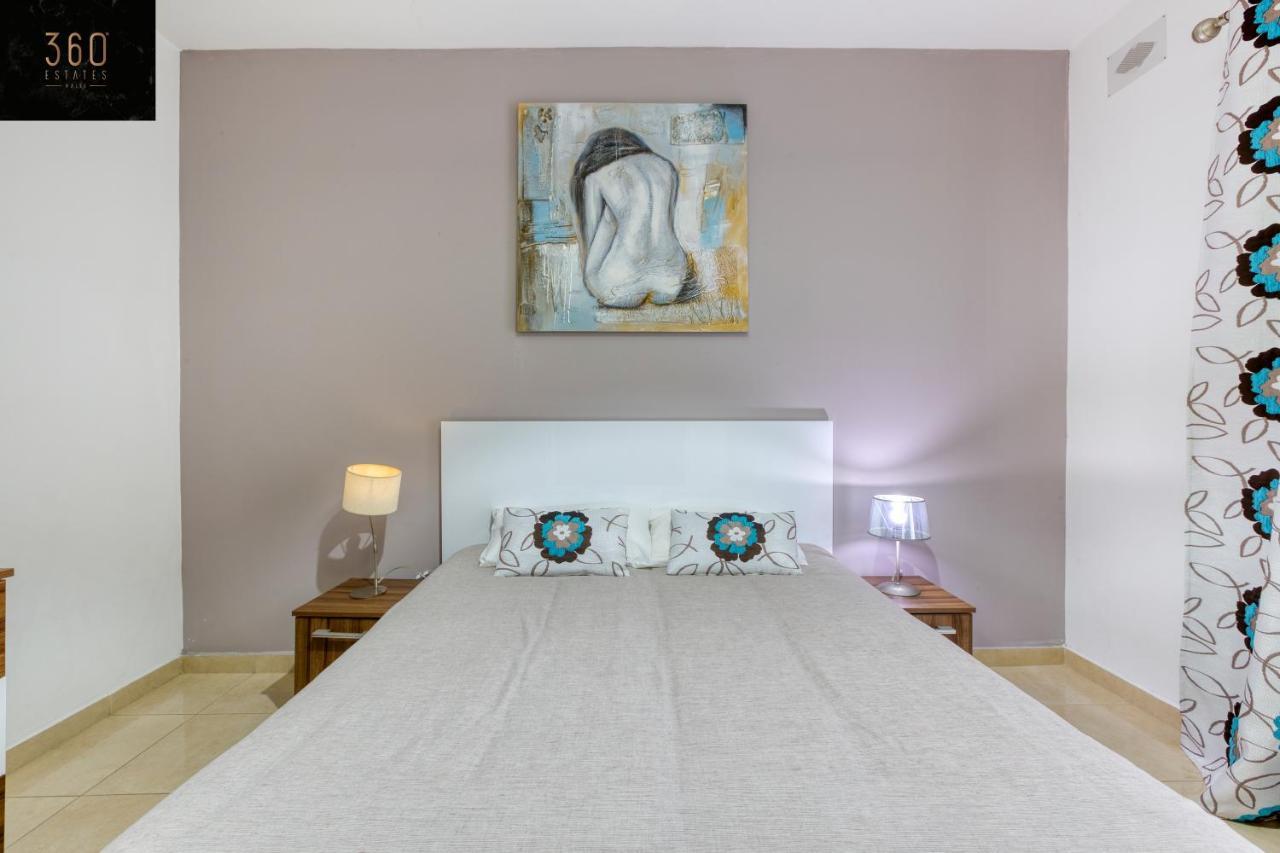 Charming Home Meters From The Seafront With Terrace By 360 Estates St. Paul's Bay Buitenkant foto