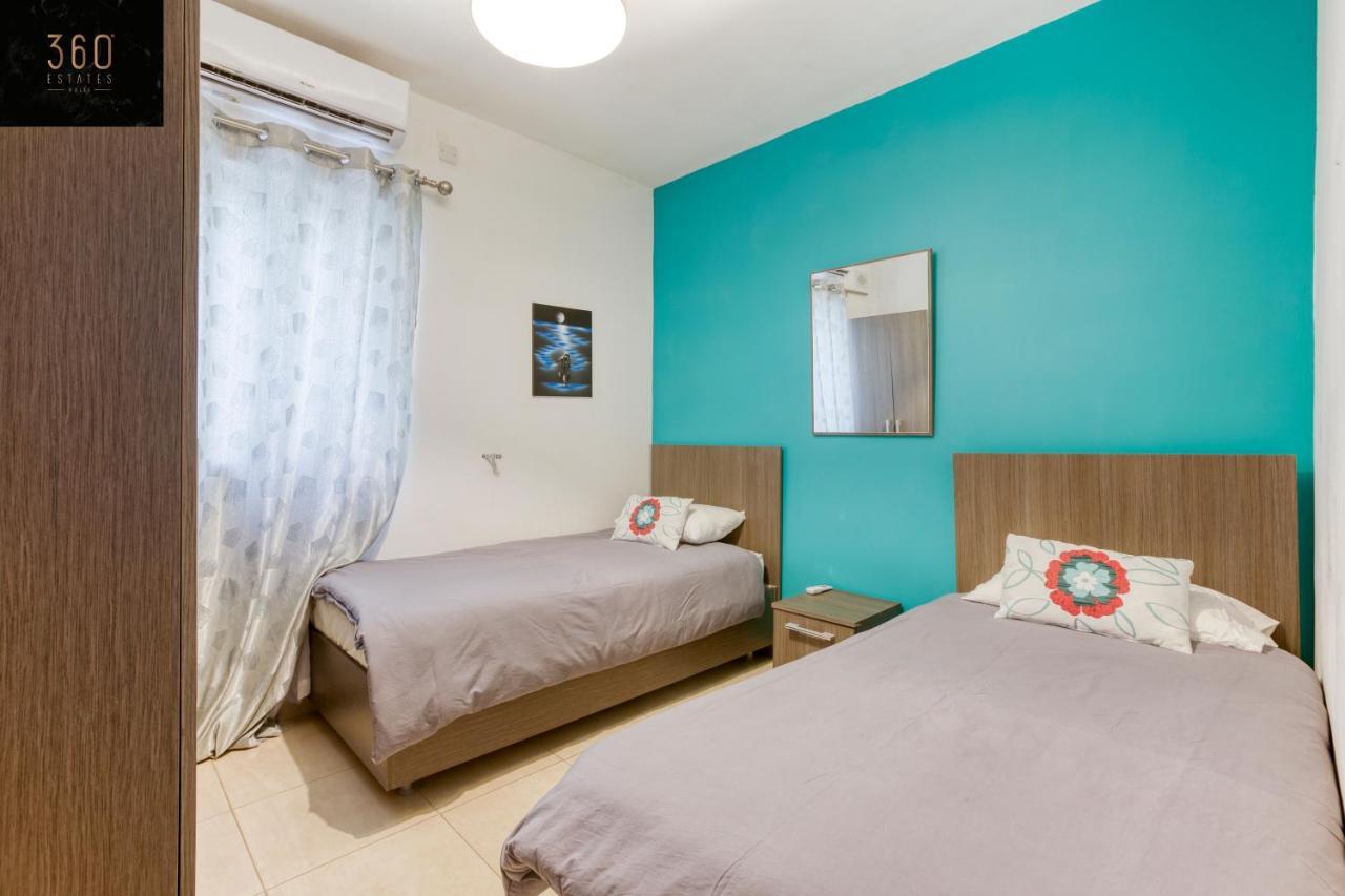 Charming Home Meters From The Seafront With Terrace By 360 Estates St. Paul's Bay Buitenkant foto